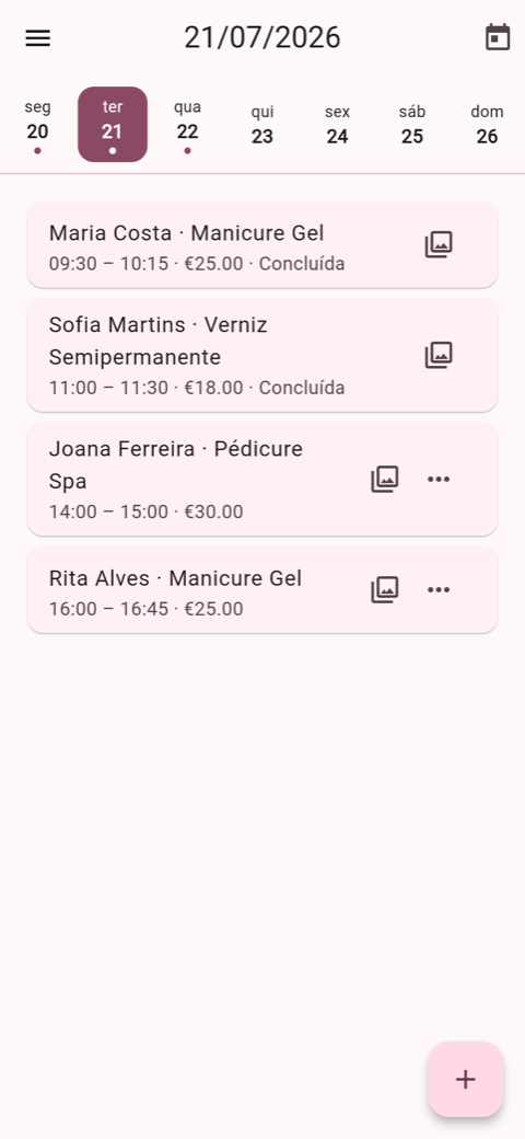Agenda do dia no Nails Book com marcações confirmadas e concluídas